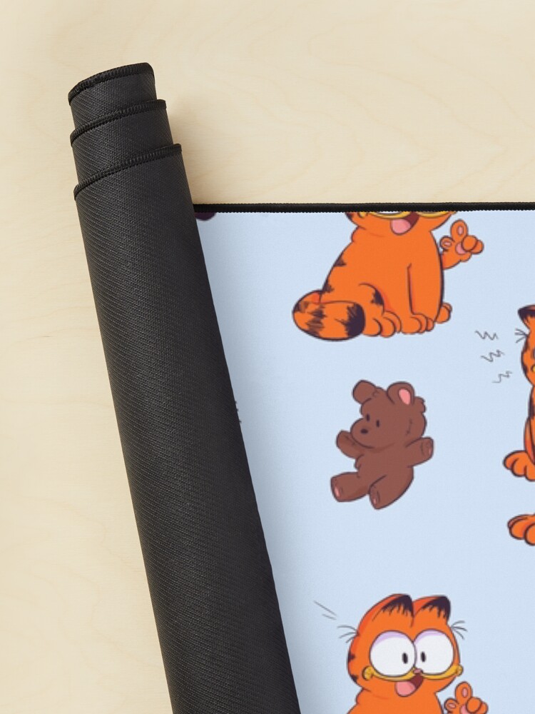 urdesk mat rolltall portrait750x1000 49 - Garfield Shop